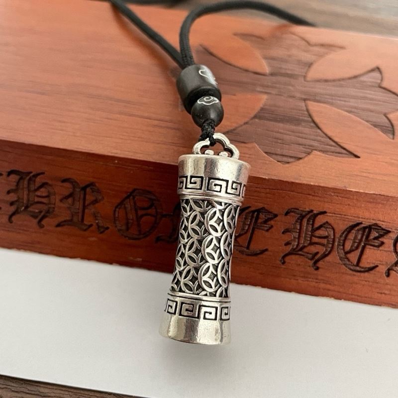 Ch*0me He**ts necklaces